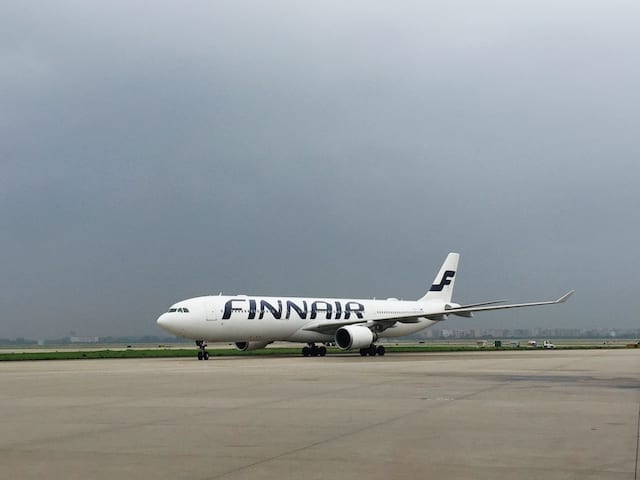 芬兰航空A330客机抵达广州白云国际机场