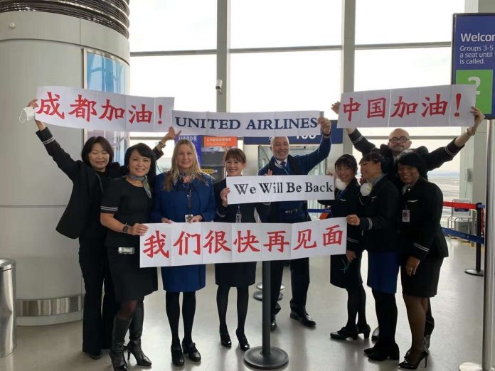 美联航成都至旧金山航线_机组乘员合影