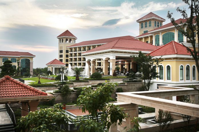 Hotel Shanghai Sheshan Oriental - Exterior