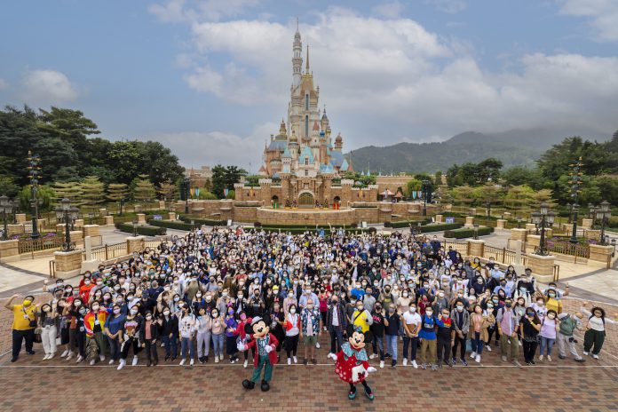 08-国际玩具公司合照